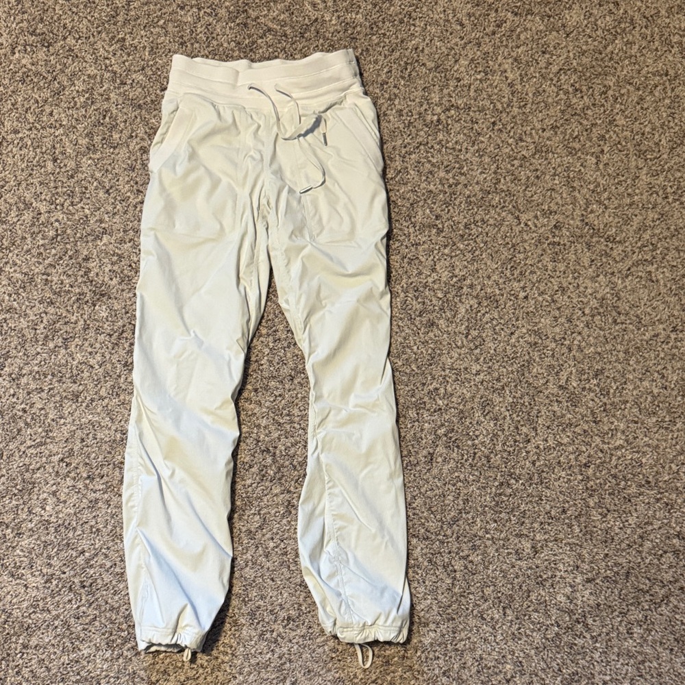 Lululemon Athletic Women’s Ivory Sweatpants
